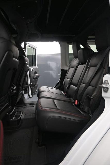 New 2026 Bright White Clear-Coat Exterior Paint Jeep Rubicon X image 10