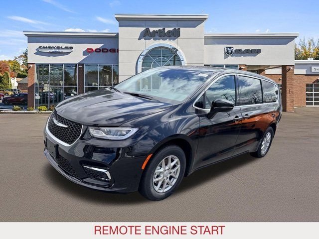 New 2026 Diamond Black Crystal Pearl-Coat Exterior Paint Chrysler Select image 4