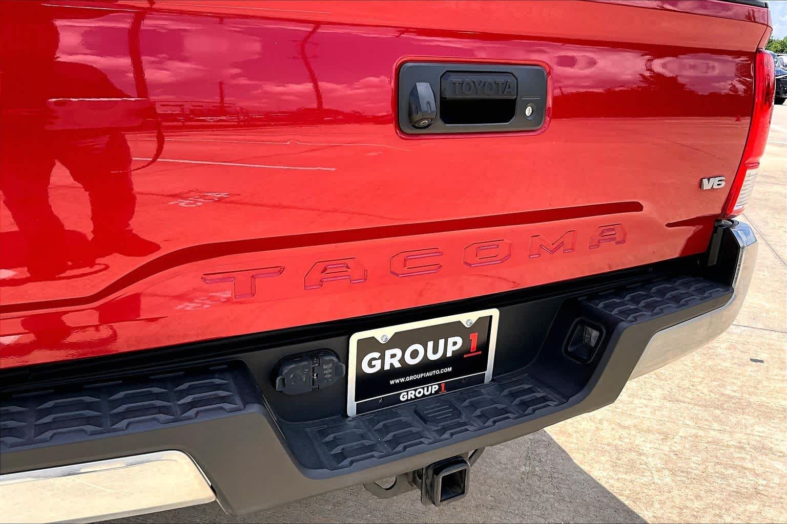 Used 2016 Barcelona Red Metallic Toyota SR5 image 10