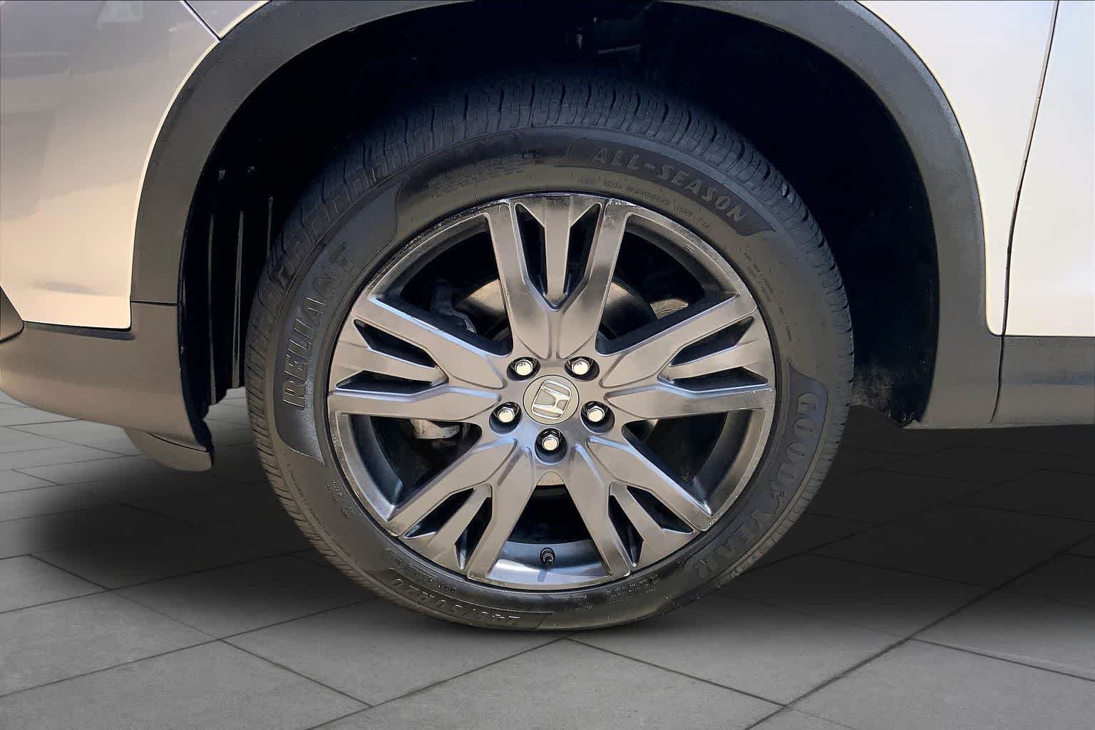 Used 2021 Lunar Silver Metallic Honda EX-L image 11