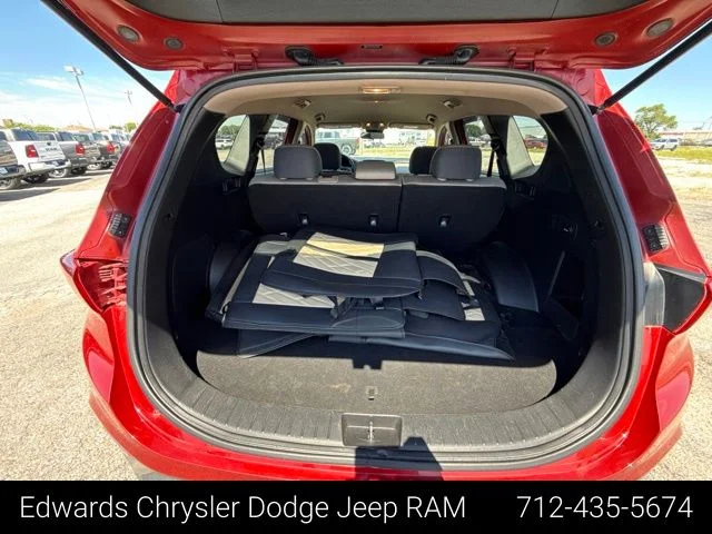 Used 2019 Red Hyundai SE image 30