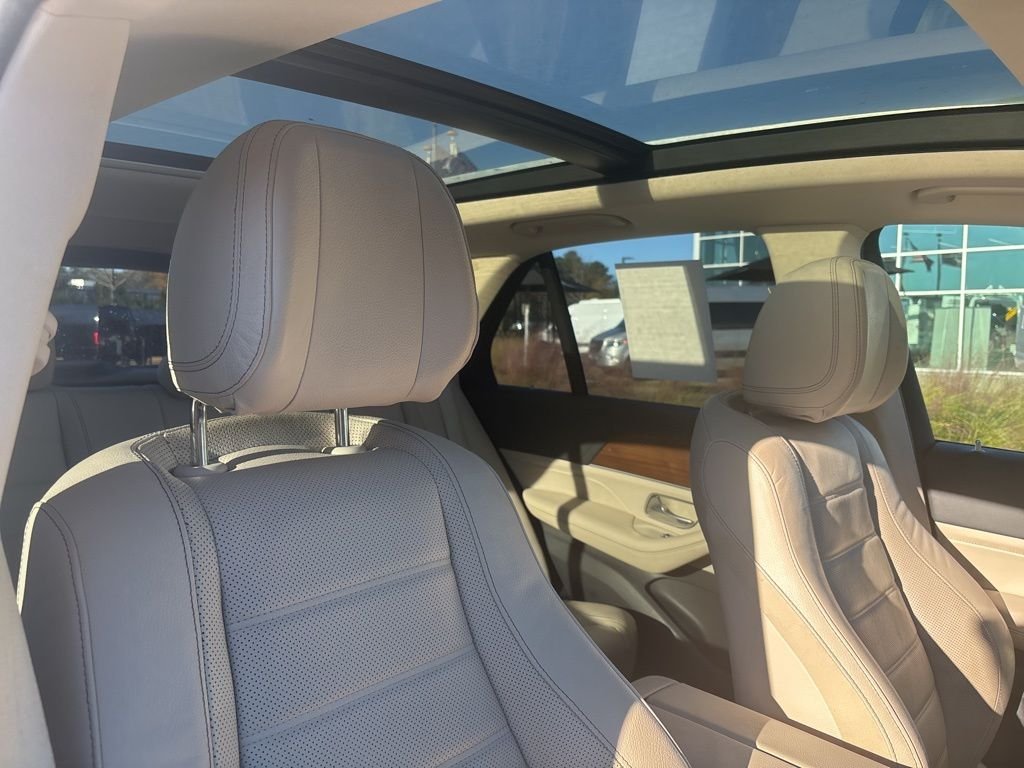 Used 2020 White Mercedes-Benz GLE 350 image 40