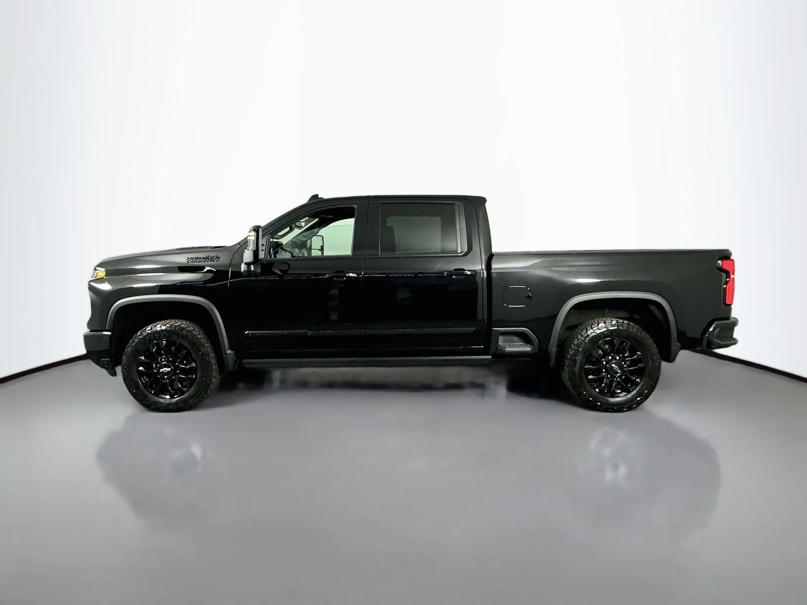 Used 2025 Black Chevrolet High Country image 5