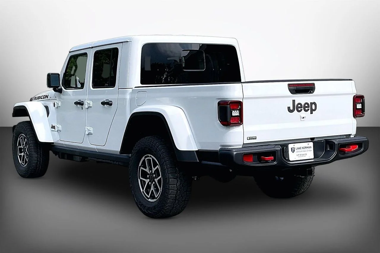 New 2026 Bright White Clear-Coat Exterior Paint Jeep Rubicon image 6