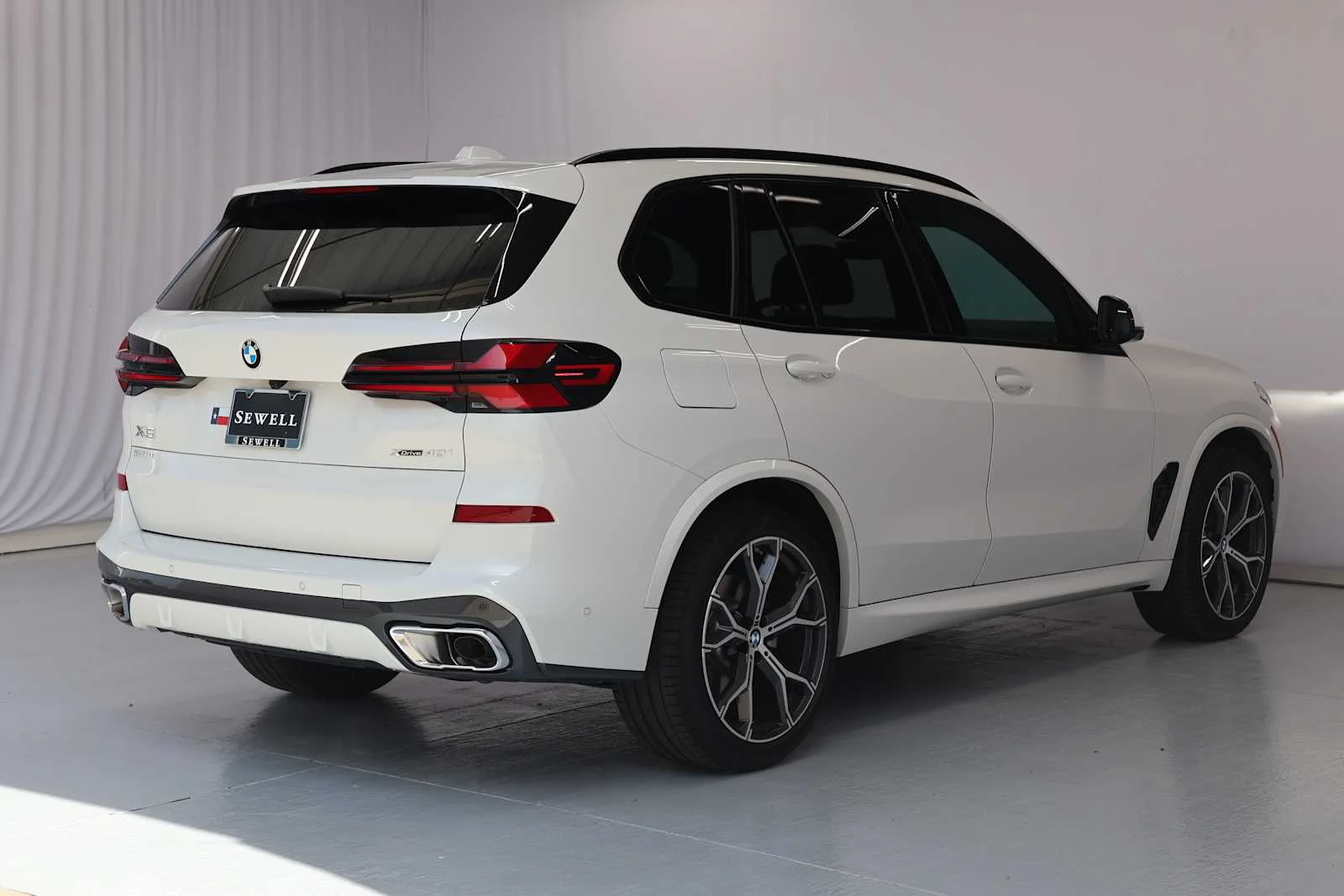 Certified Used 2026 Mineral White Metallic BMW xDrive40i image 10