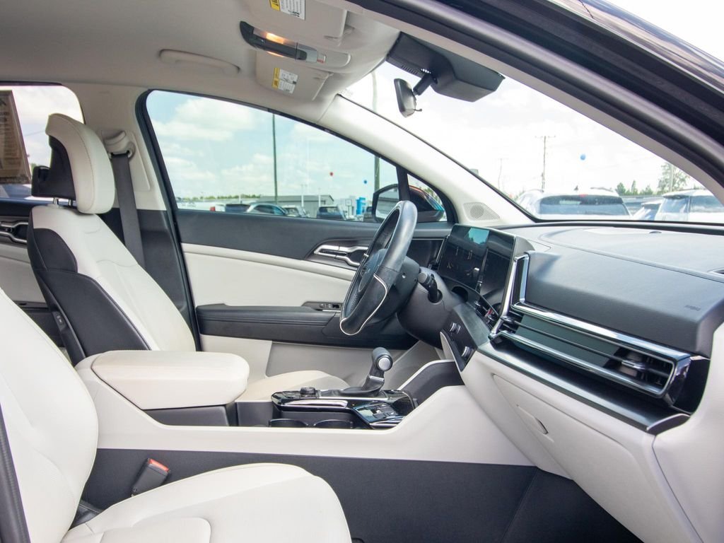 2025 Kia Sportage EX - Photo 19