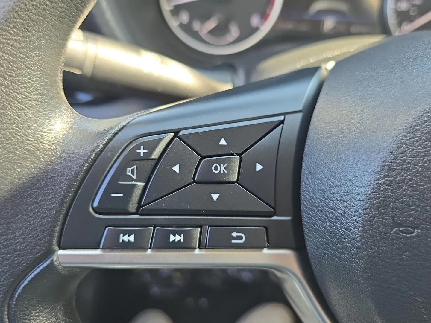 Used 2025 Gun Metallic Nissan SV image 11