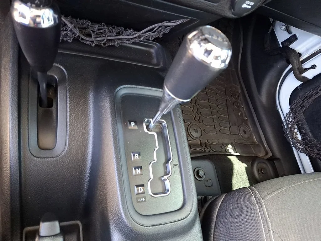 Used 2018 Bright White Clearcoat Jeep Sahara image 22