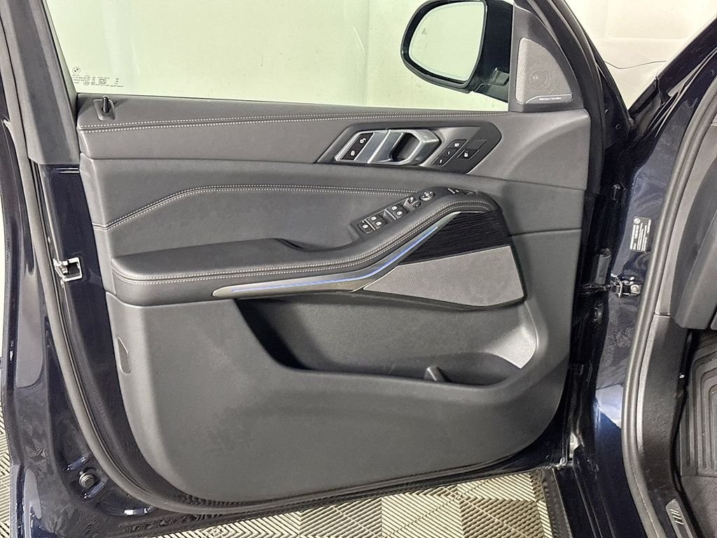 Used 2026 Black BMW xDrive40i image 10