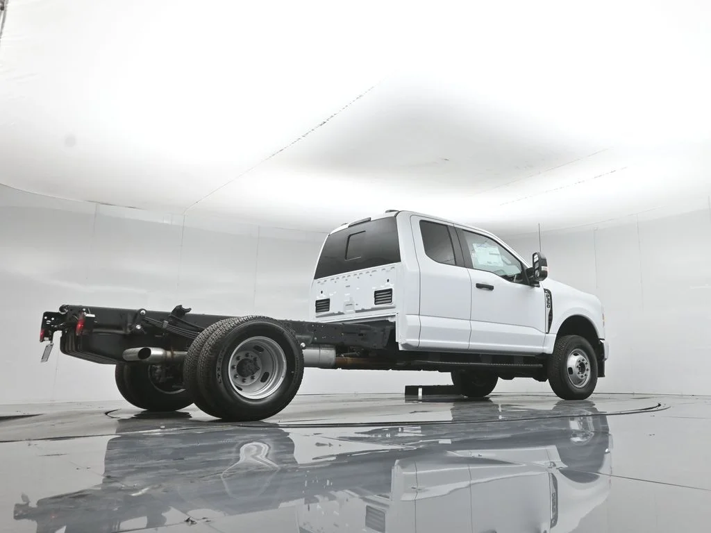 New 2026 Oxford White Ford XL image 44