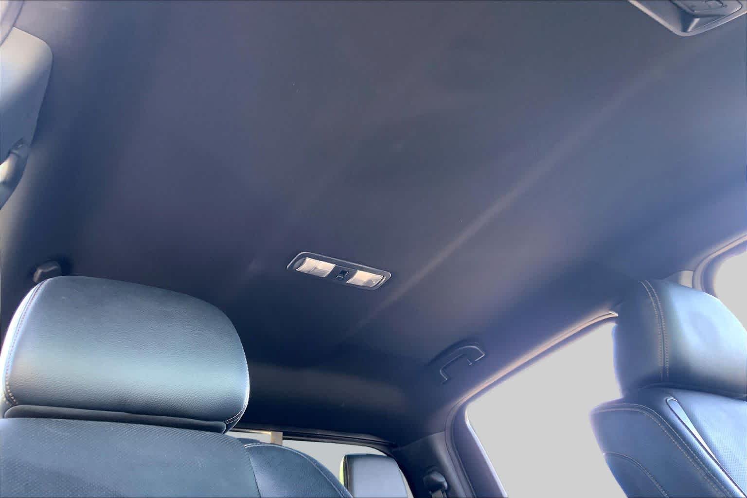 Used 2018 Pearl White Nissan SL image 14