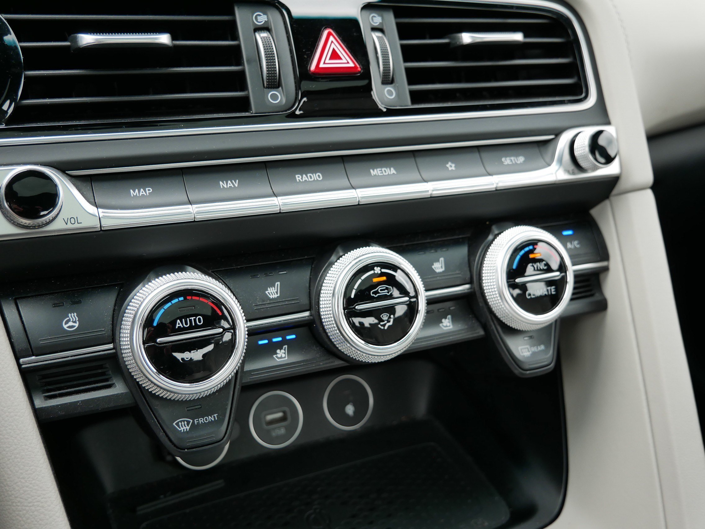 2023 GENESIS G70 Standard - Photo 23