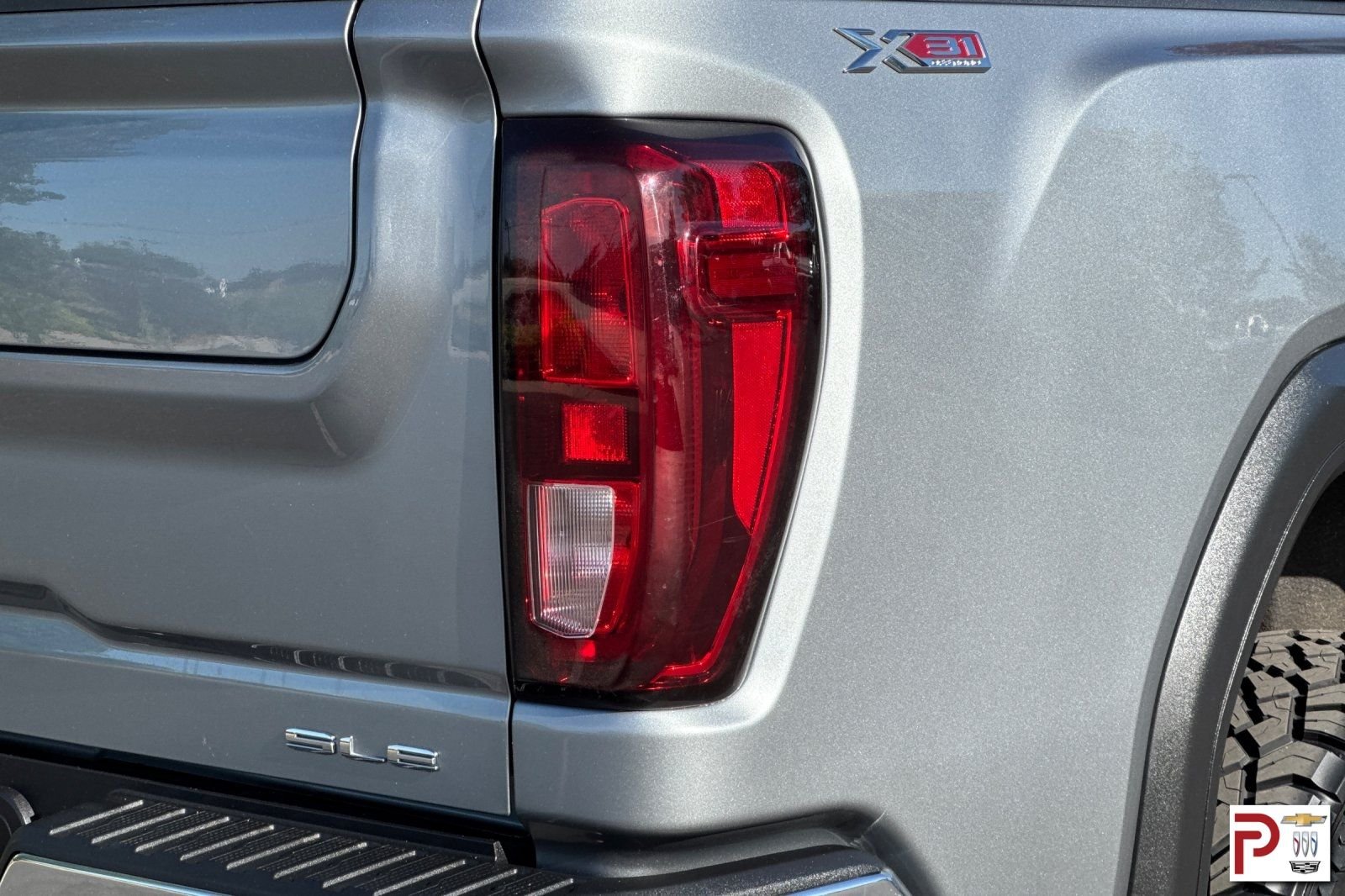 Used 2024 Gray GMC SLE image 31