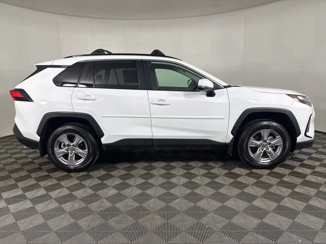 Used 2025 Ice Toyota XLE image 2