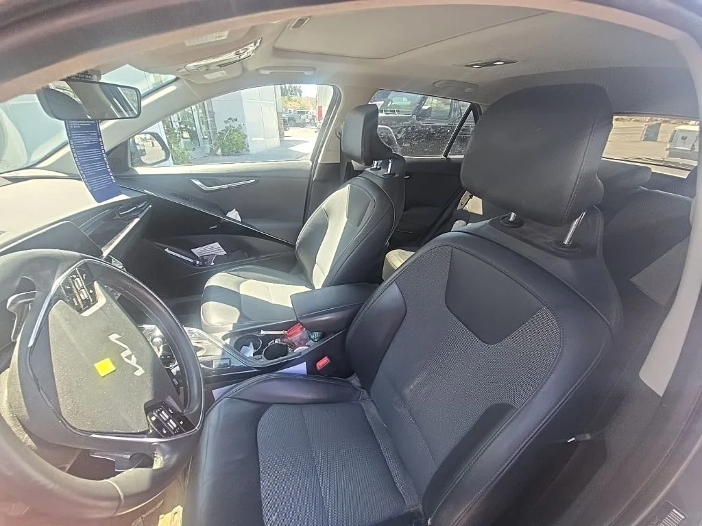 Used 2023 Mineral Blue Kia EX Touring image 16