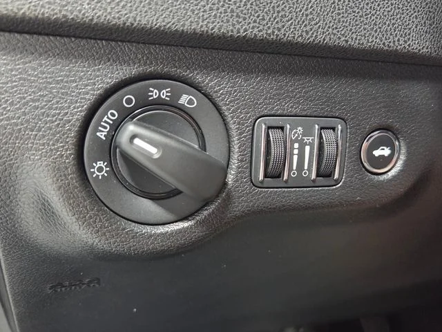 Used 2023 Gray Dodge SXT image 27