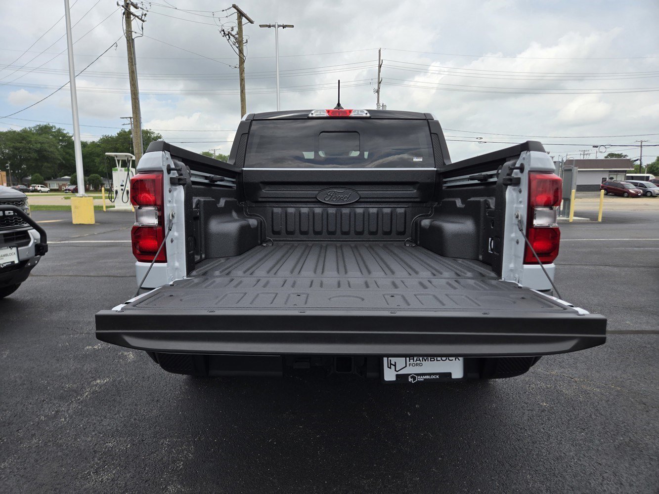 New 2026 Space White Metallic Ford LARIAT image 23