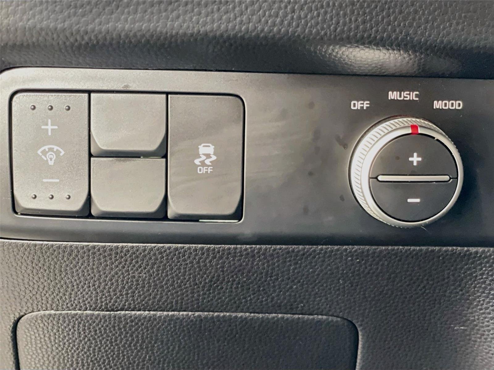 Used 2018 Titanium Gray Kia + image 11