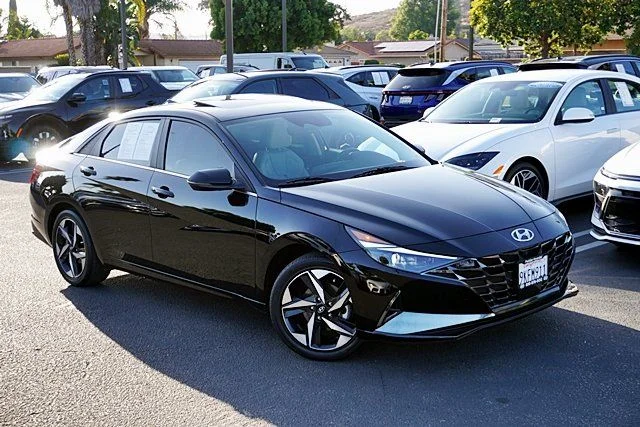Used 2023 Black Hyundai Limited image 2