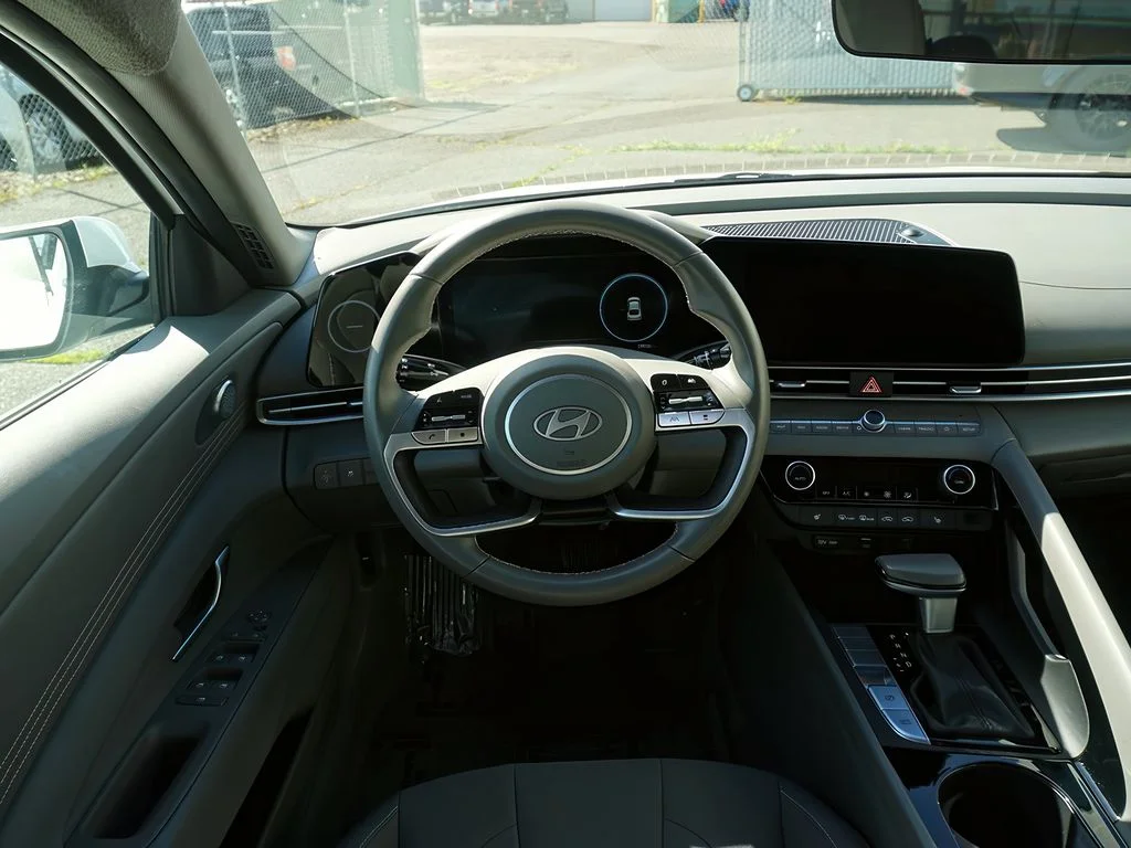 2025 Hyundai Elantra SEL - Photo 15