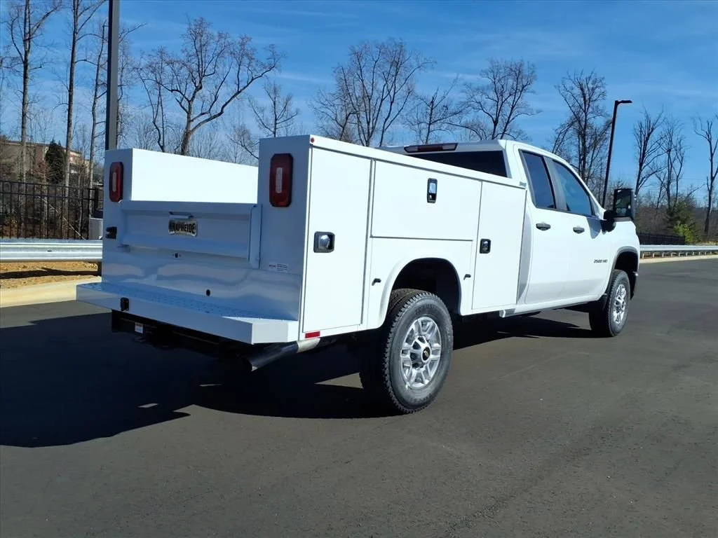 New 2026 Summit White Chevrolet WT image 27