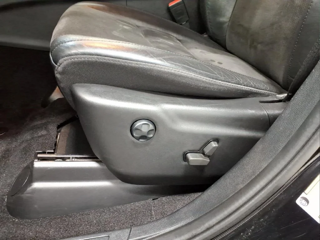 Certified Used 2021 Diamond Black Jeep Laredo X image 9