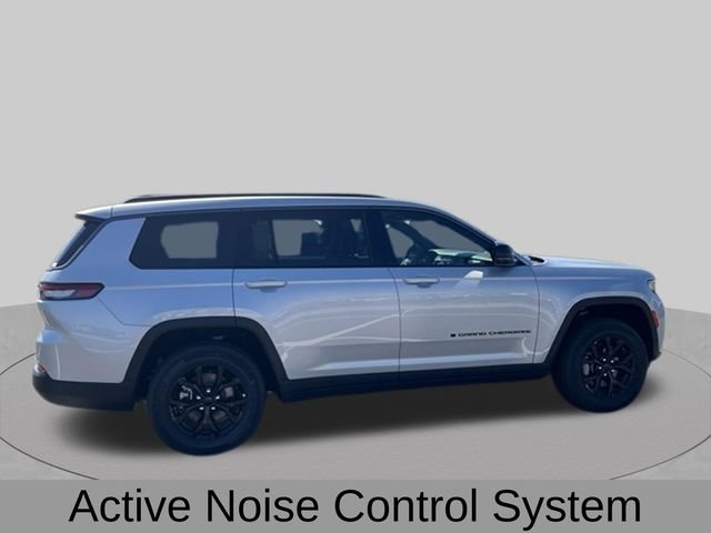 New 2026 Silver Zynith Exterior Paint Jeep Altitude image 9