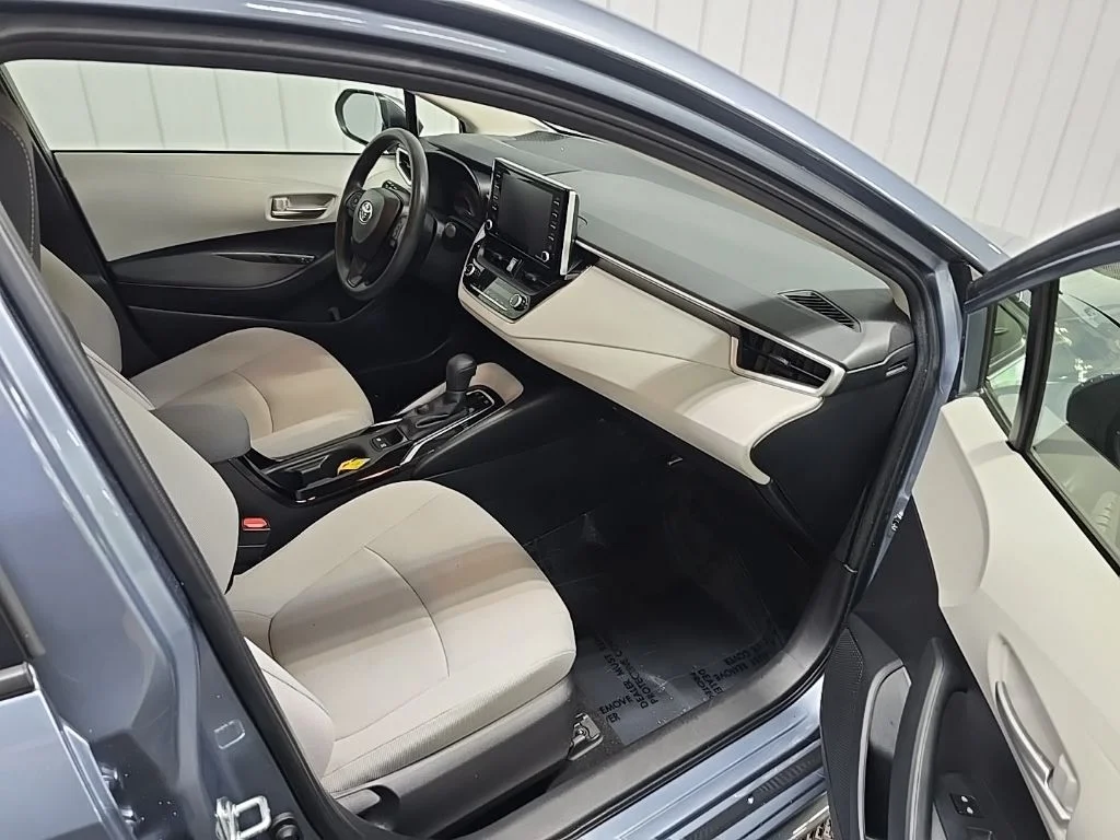 Used 2021  Toyota LE image 15