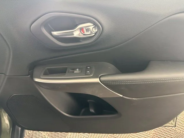 Used 2020 Green Jeep Latitude image 21