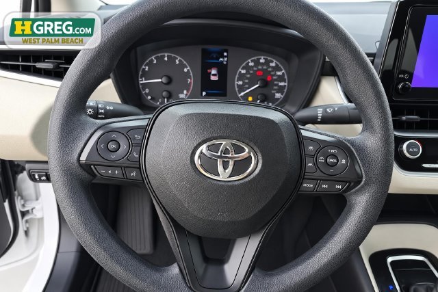 Used 2025 Ice Cap Toyota LE image 10