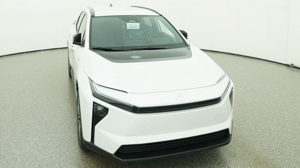 New 2027 Wind Chill Pearl Toyota XLE image 8