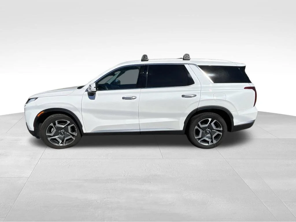 Used 2023 White Hyundai SEL image 3