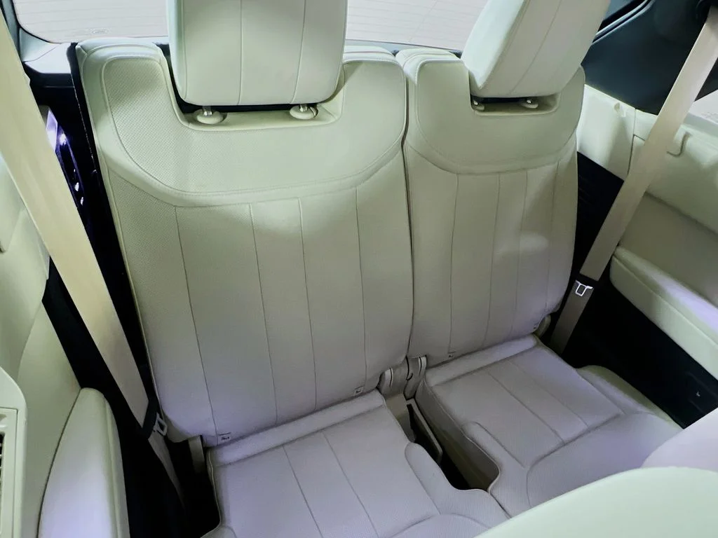 Used 2023 Fuji White Land Rover SE image 29