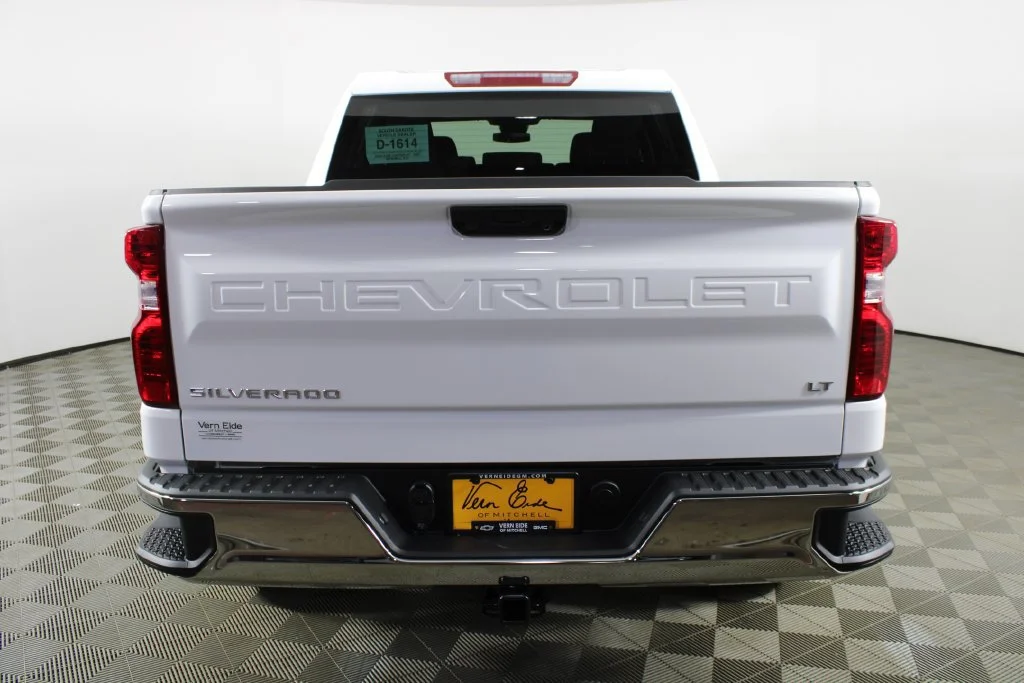 New 2026 Summit White Chevrolet LT (2FL) image 6