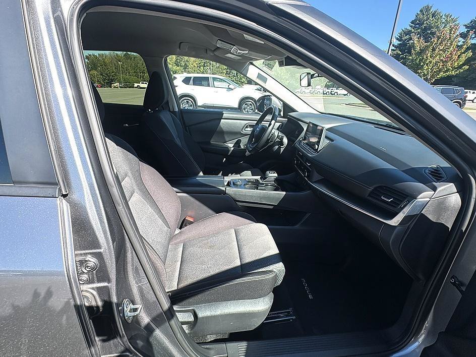 Used 2025 Gun Metallic Nissan SV image 24