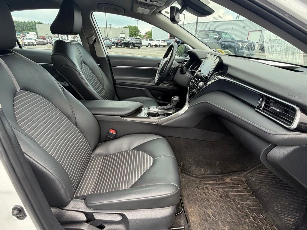 Used 2023 White Toyota SE image 12