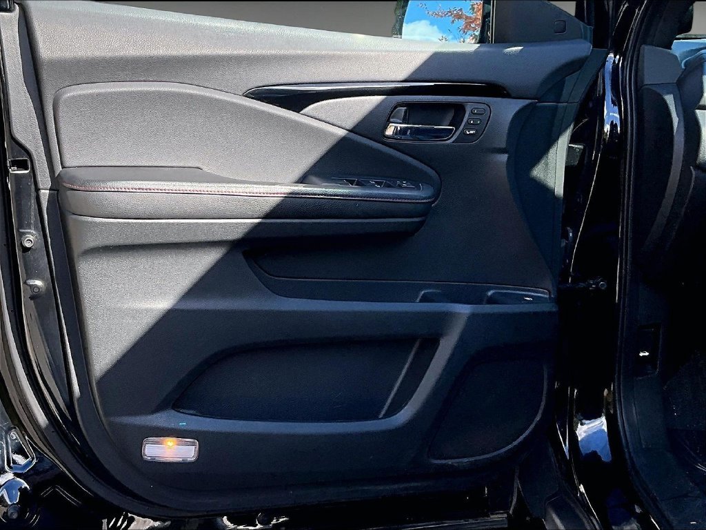 Used 2017 Black Honda Black Edition image 9