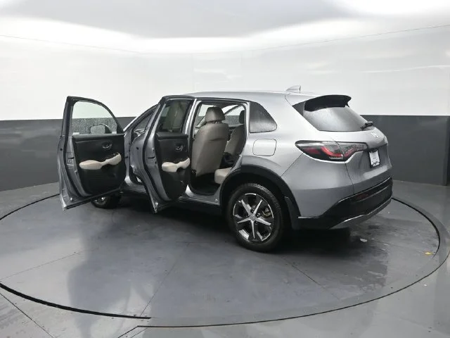 Used 2023 Silver Honda EX-L image 32