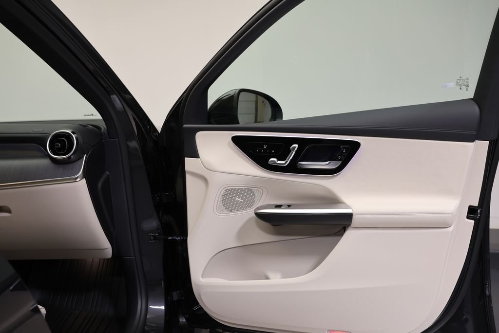 Used 2027  Mercedes-Benz GLC 300 image 44