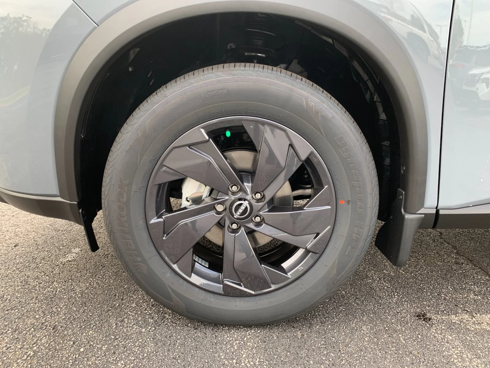New 2026 Boulder Gray Pearl Nissan SV image 31