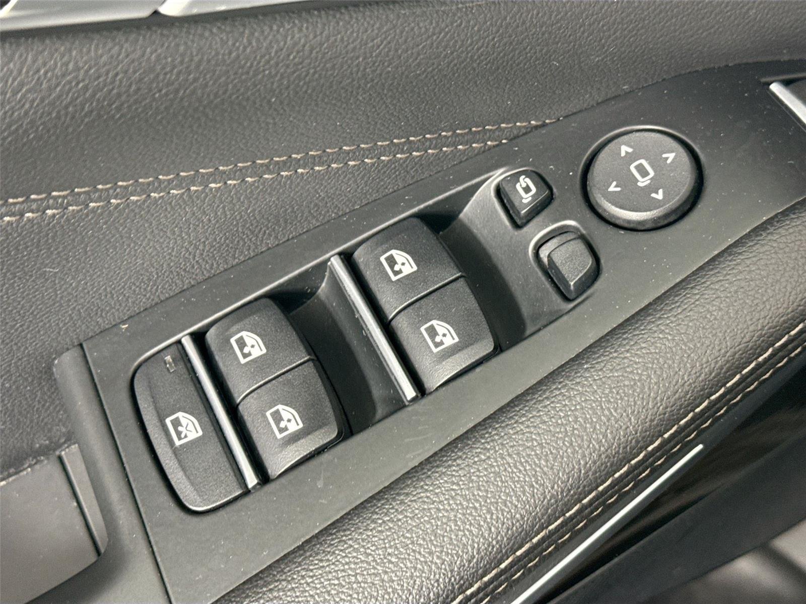 Used 2019 Black Sapphire Metallic BMW xDrive40i image 29