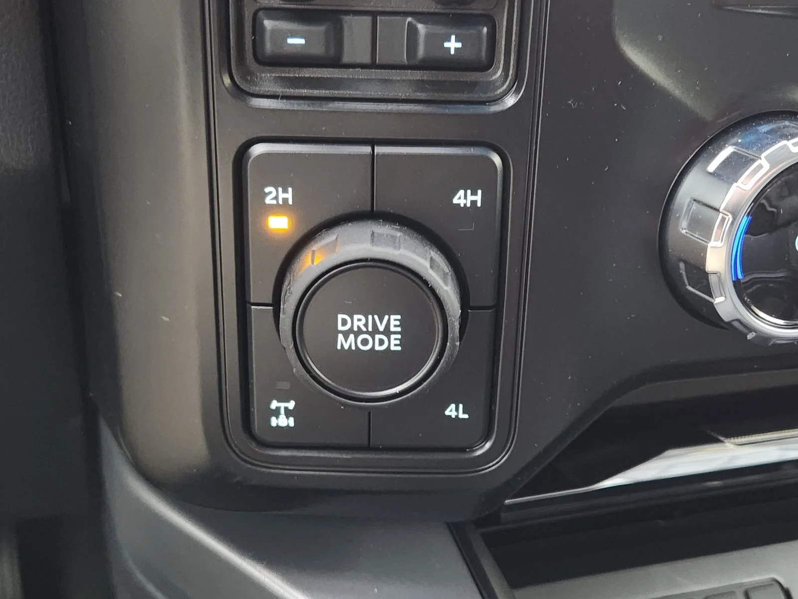 New 2026 Agate Black Metallic Ford F-250® Lariat® image 16