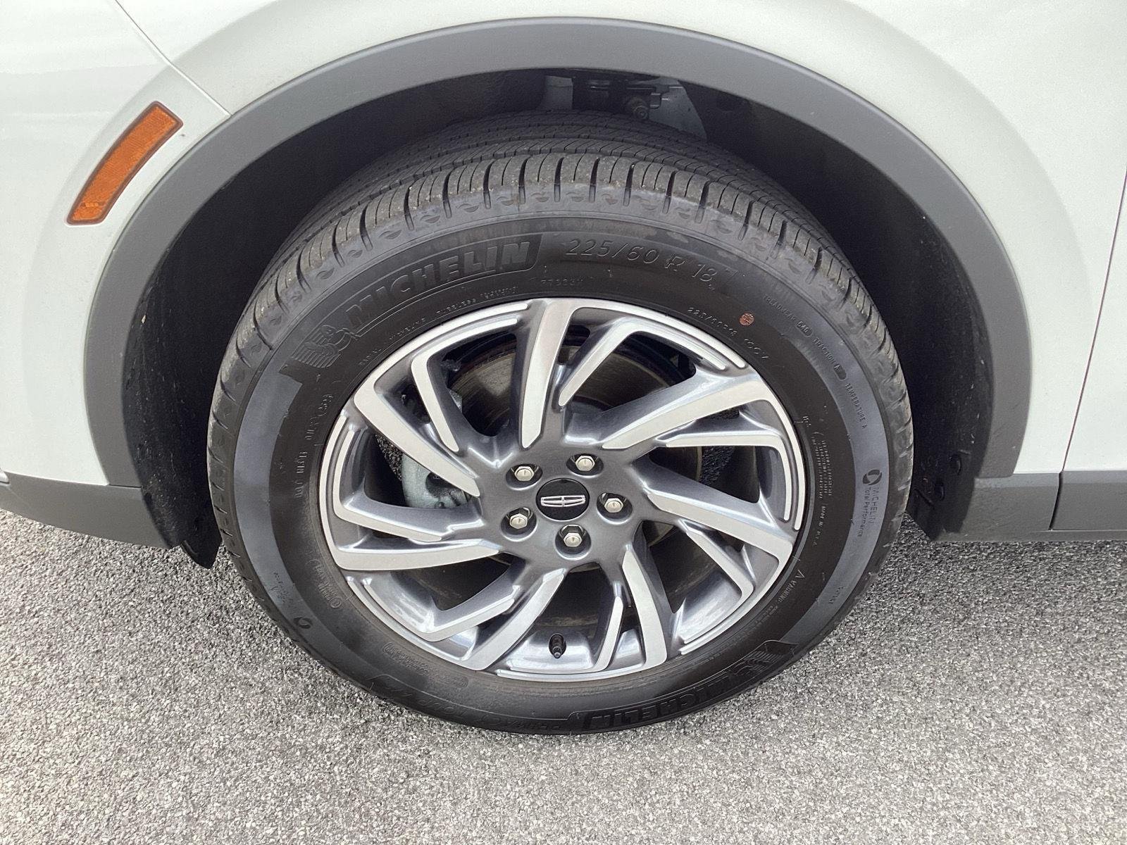 Used 2024 Pristine White Metallic Tri-Coat Lincoln Premiere image 12