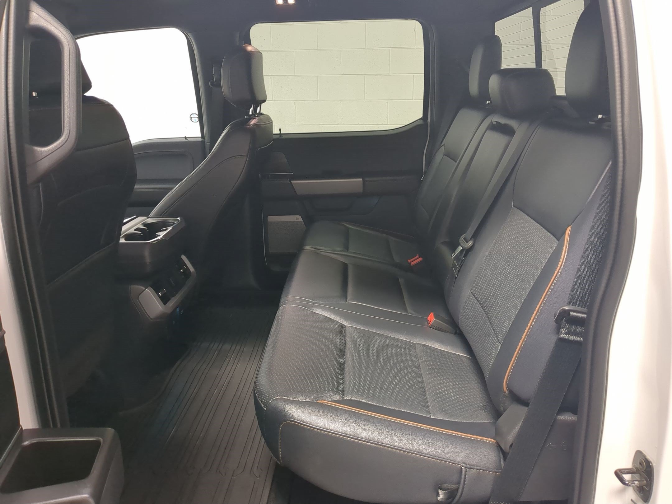 Used 2024 Oxford White Ford LARIAT image 28