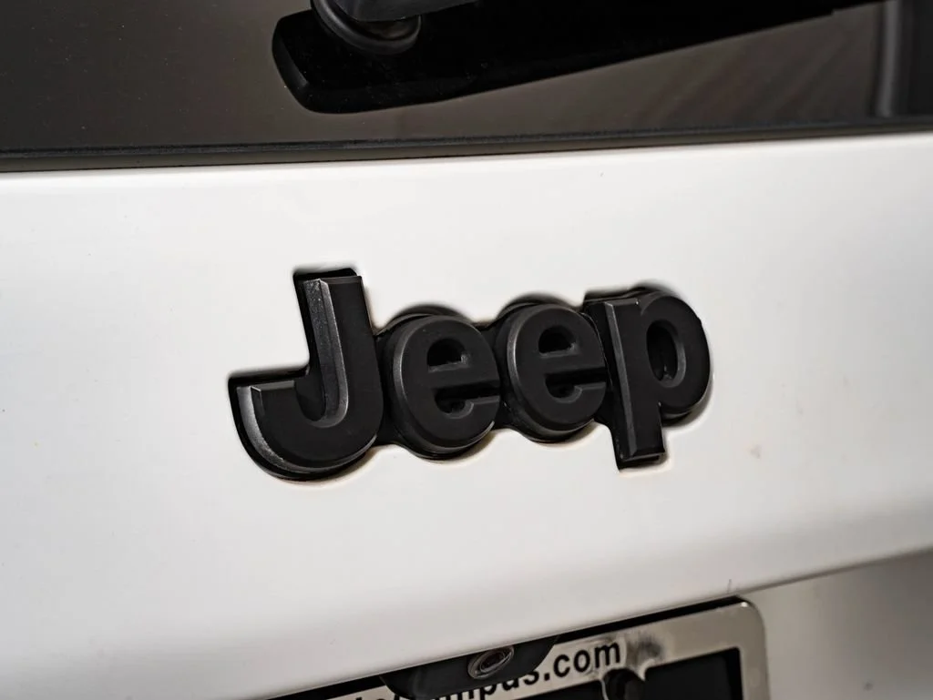 Used 2019 Bright White Clear Coat Jeep Latitude image 18
