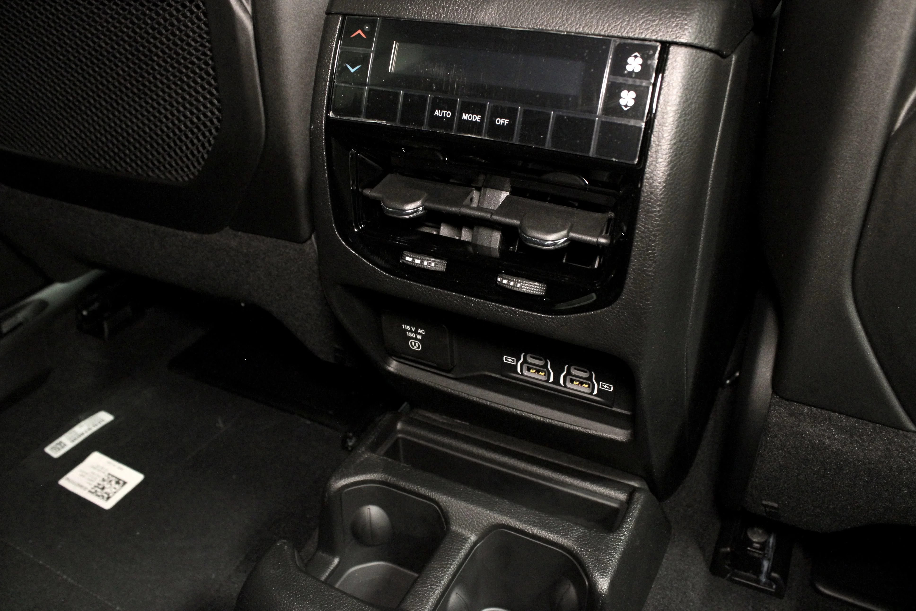 New 2026 Baltic Gray Metallic Clear-Coat Exterior Paint Jeep Laredo X image 17