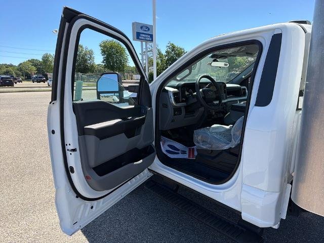 2026 Ford F-350 Super Duty Chassis Cab XL - Photo 41