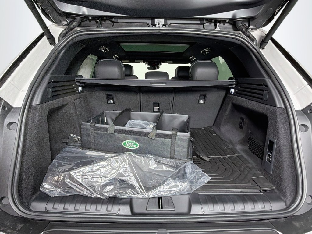 New 2027 Borasco Grey Land Rover  SE P360 image 28