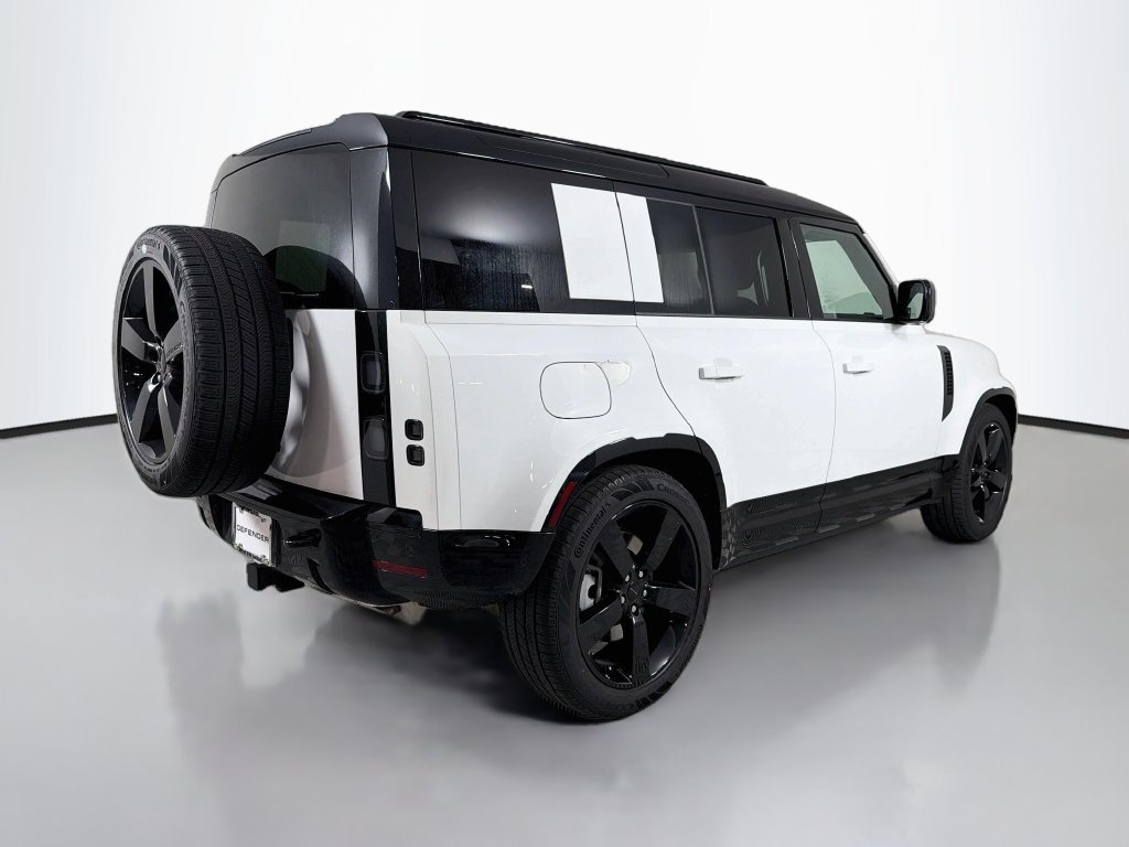New 2026 Fuji White Land Rover X-Dynamic SE image 5
