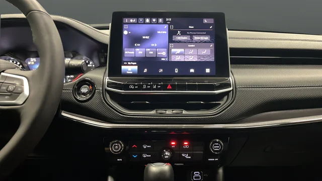 Used 2025 Diamond Black Jeep Latitude image 12